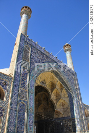 Iran, Isfahan, Friday Mosque, Jameh Mosque, iwan and minaret decorated with tiles Iran, Isfahan, Friday Mosque, Jameh Mosque, iwan and minaret decorated with tiles 142686172