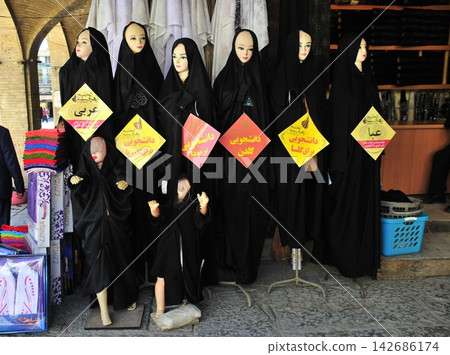 Iran, Isfahan, bazaar, chador shop, traditional clothing 142686174
