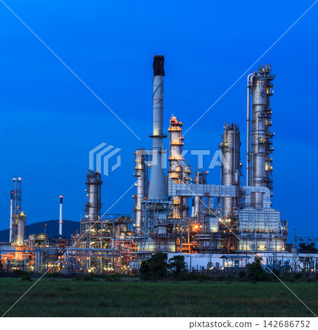 Oil Refinery Plant at Blue Hour with Industrial Towers 142686752