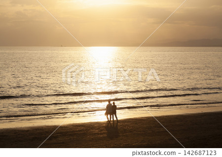 People spending time by the sea in the evening at Katase Nishihama, Shonan. People spending time by the sea in the evening at Katase Nishihama, Shonan. 142687123