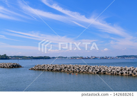 晴空萬裡之下，從多門山眺望松島。 142688261