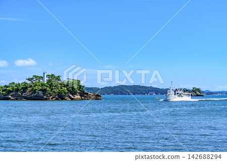 晴空萬裡之下，從多門山眺望松島。 142688294