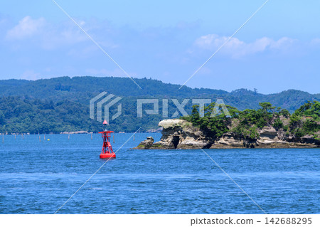 晴空萬裡之下，從多門山眺望松島。 142688295