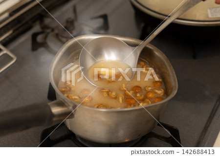 準備味噌湯 準備味噌湯 142688413