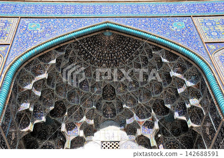 Iran, Isfahan, Imam Square, Sheikh Lotfollah Mosque, Ivan stalactite decorations Iran, Isfahan, Imam Square, Sheikh Lotfollah Mosque, Ivan stalactite decorations 142688591