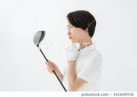 Woman golf 142689556