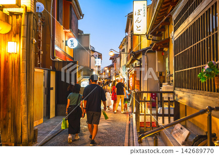 京都,黃昏時的先鬥町 京都,黃昏時的先鬥町 142689770
