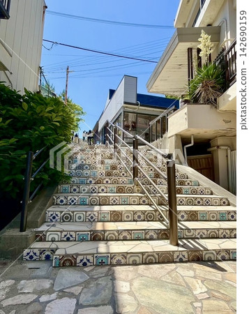 兵庫縣赤穗市 Kirakira 山坡上時尚的瓷磚樓梯 142690159
