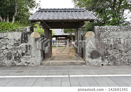福江武士宅邸街,福江島的歷史和氛圍瀰漫在空氣中。 福江武士宅邸街,福江島的歷史和氛圍瀰漫在空氣中。 142691391