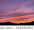 A fantastical sunset sky painting the mountain range 142692042