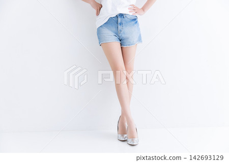 少婦的腳圖像照片 少婦的腳圖像照片 142693129