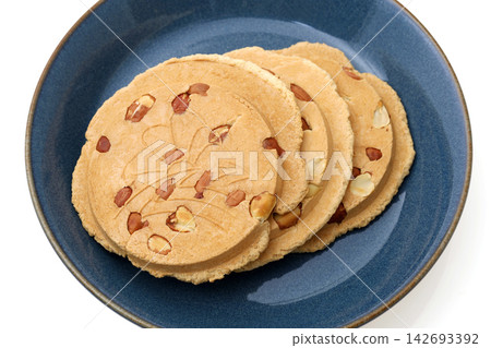Peanut rice cracker Peanut rice cracker 142693392