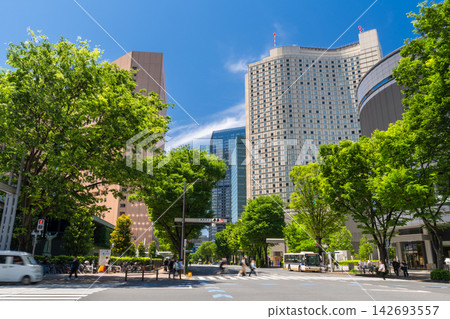 新宿副城區中心林立的摩天大樓和辦公大樓。 142693557