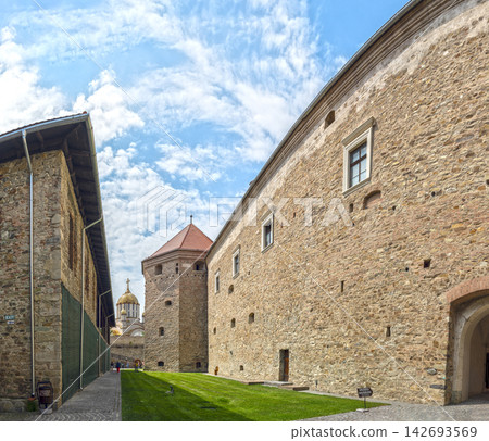 Fagaras Fortress Inner Courtyard Tower Ramparts View Transylvania Romania Fagaras Fortress Inner Courtyard Tower Ramparts View Transylvania Romania 142693569