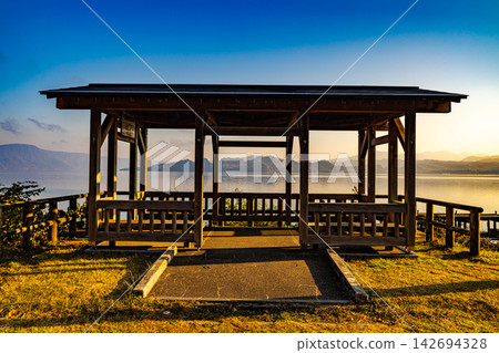 Beautiful autumn scenery of Lake Towada, Aomori Prefecture Beautiful autumn scenery of Lake Towada, Aomori Prefecture 142694328