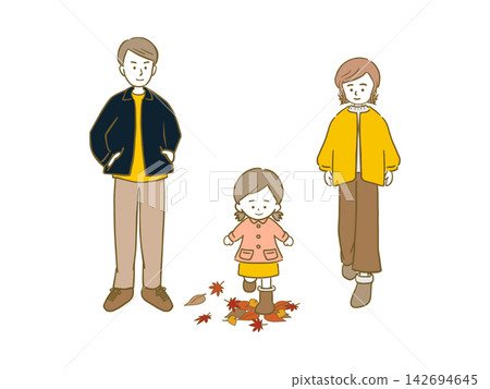一家三口,三個女孩,正在欣賞秋葉。 一家三口,三個女孩,正在欣賞秋葉。 142694645