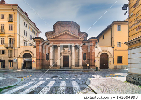 Chiesa di Santa Pelagia historic church facade in Turin city street Chiesa di Santa Pelagia historic church facade in Turin city street 142694998