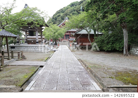 千葉縣立山市名護寺的庭院景色。 千葉縣立山市名護寺的庭院景色。 142695522