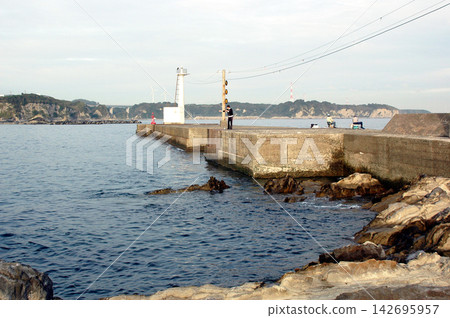 Kuroshima breakwater and Miura Peninsula as seen from Jogashima. Kuroshima breakwater and Miura Peninsula as seen from Jogashima. 142695957