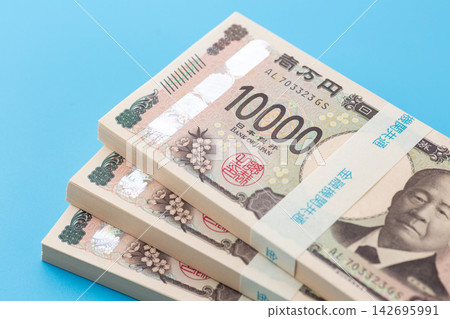 一疊 300 萬日圓鈔票 一疊 300 萬日圓鈔票 142695991