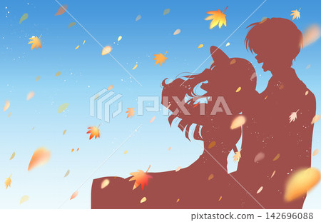 一男一女並肩笑著,快樂地外出;秋葉;剪影;藍天。 一男一女並肩笑著,快樂地外出;秋葉;剪影;藍天。 142696088