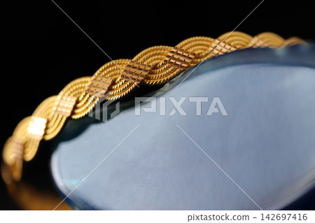 gold bracelet gold bracelet 142697416