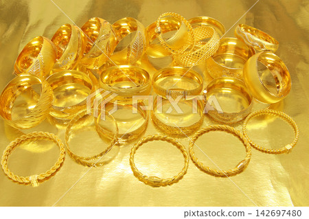 gold bracelets gold bracelets 142697480