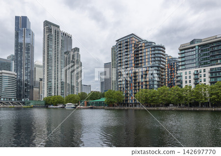 Waterfront skyscrapers and apartments in London Waterfront skyscrapers and apartments in London 142697770