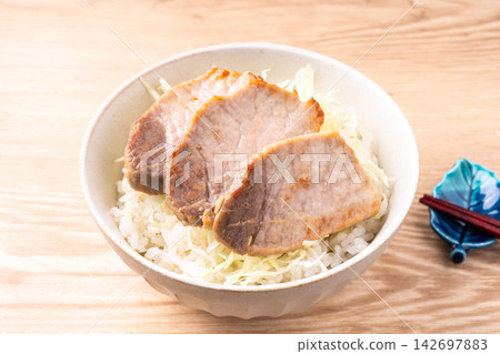 鹹豬肉炒飯 鹹豬肉炒飯 142697883