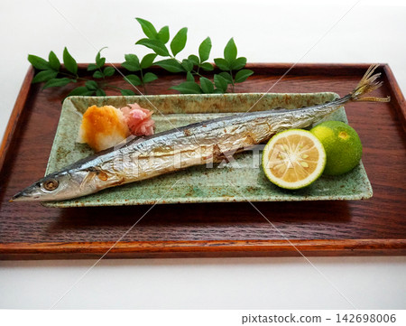 Salt-grilled saury served on a tray Salt-grilled saury served on a tray 142698006