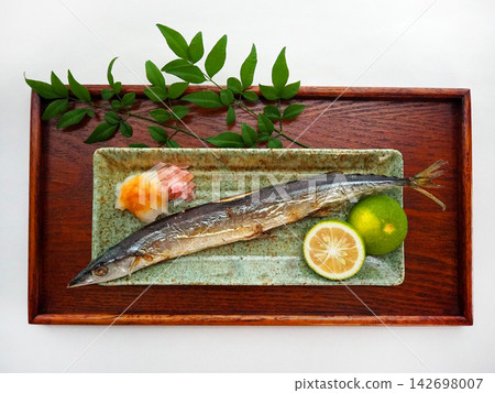 Salt-grilled saury served on a tray Salt-grilled saury served on a tray 142698007