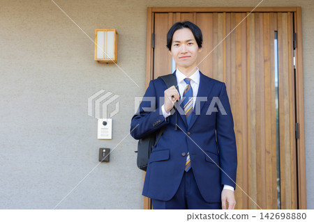 男人在工作 男人在工作 142698880