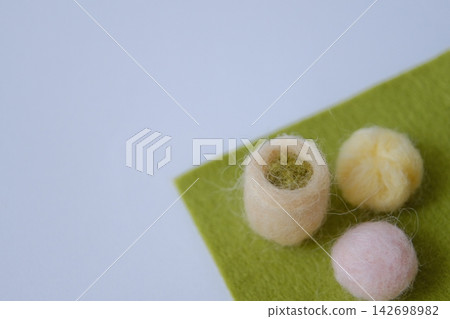 A miniature set of matcha and Japanese sweets made from wool felt. A miniature set of matcha and Japanese sweets made from wool felt. 142698982