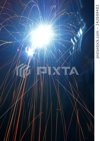 Welding 142699483