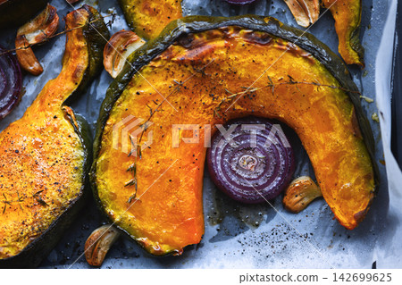 Roasted pumpkin slice with caramelized onion on baking tray Roasted pumpkin slice with caramelized onion on baking tray 142699625