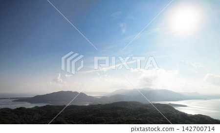 從空中拍攝的石垣島日出。 從空中拍攝的石垣島日出。 142700714