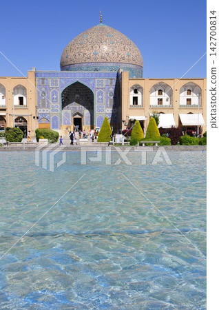 Iran, Isfahan, Imam Square, Sheikh Lotfollah Mosque, iwan decorated with tiles Iran, Isfahan, Imam Square, Sheikh Lotfollah Mosque, iwan decorated with tiles 142700814