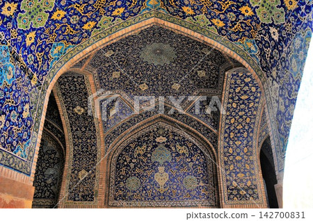 Iran, Isfahan, Imam Square, Imam Mosque, central prayer hall decorated with tiles Iran, Isfahan, Imam Square, Imam Mosque, central prayer hall decorated with tiles 142700831