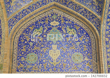 Iran, Isfahan, Imam Square, Imam Mosque, central prayer hall decorated with tiles Iran, Isfahan, Imam Square, Imam Mosque, central prayer hall decorated with tiles 142700832