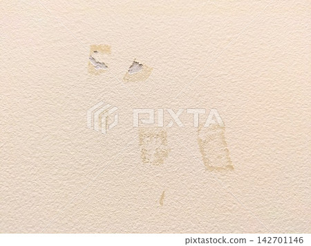 壁紙上有透明膠帶的污漬 壁紙上有透明膠帶的污漬 142701146
