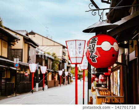 Kyoto, Gion, Hanamikoji in a quiet morning. 142701718