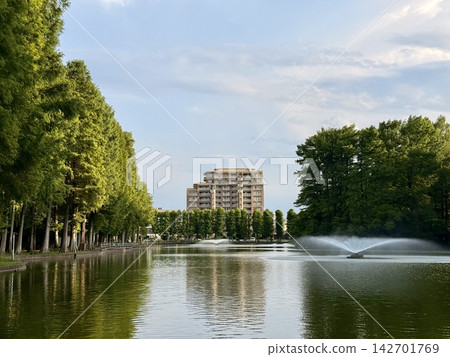 有噴泉的公園 有噴泉的公園 142701769