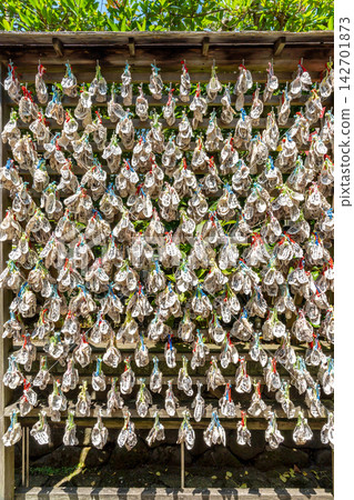 Traditional prayer shell plaques on wooden rack at Hase-dera temple in Kamakura Japan Traditional prayer shell plaques on wooden rack at Hase-dera temple in Kamakura Japan 142701873