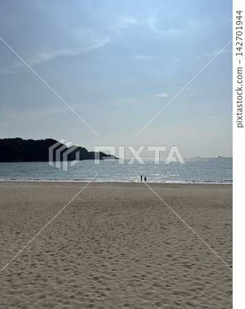 An island floating in the sea An island floating in the sea 142701944