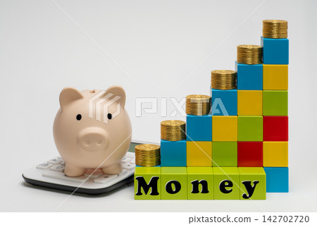 以金錢為主題,展現財富創造與成長的畫面。 以金錢為主題,展現財富創造與成長的畫面。 142702720