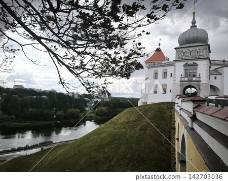 Panoramic view of the Old Castle in Grodno with the river 142703036