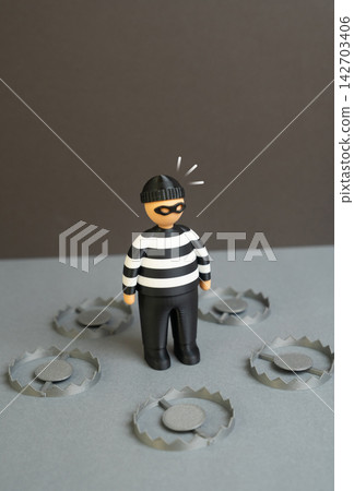 A criminal surrounded by bear traps. Fighting crime. Defense in court. Concept of justice and law enforcement. Symbol of legal danger, punishment and accountability. 142703406