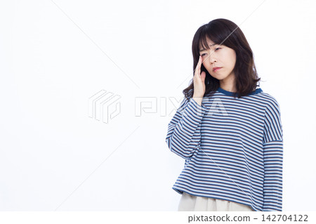 累了的眼睛 142704122