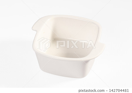 Empty off white ceramic baking dish with rounded corners and small handles on white background Empty off white ceramic baking dish with rounded corners and small handles on white background 142704481