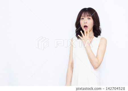 驚訝又驚訝的女人 142704528
